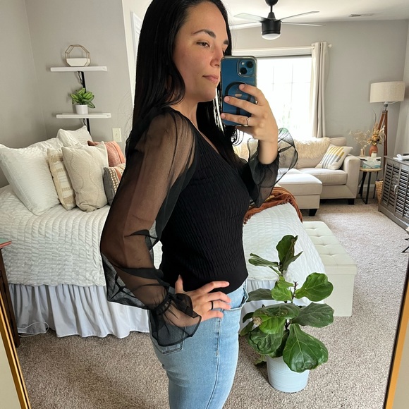 ✨SOLD✨Anthropologie Dolan Puff Sleeve Top - Picture 2 of 9